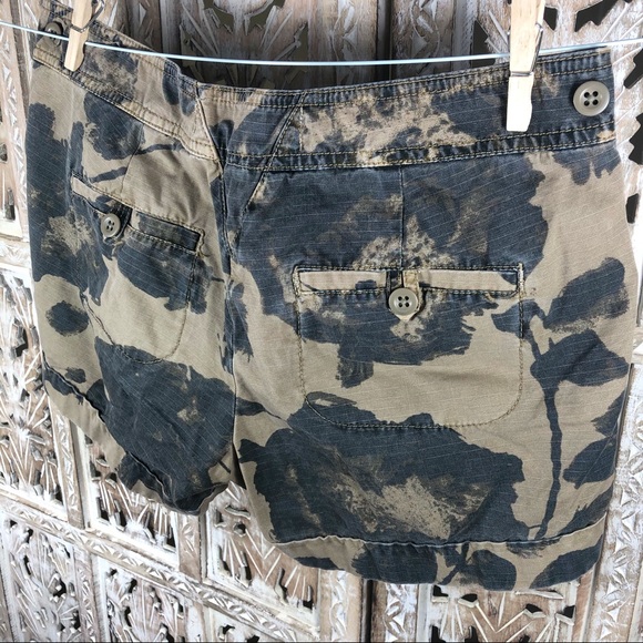 J Crew floral camo utility shorts 0 - Picture 7 of 8